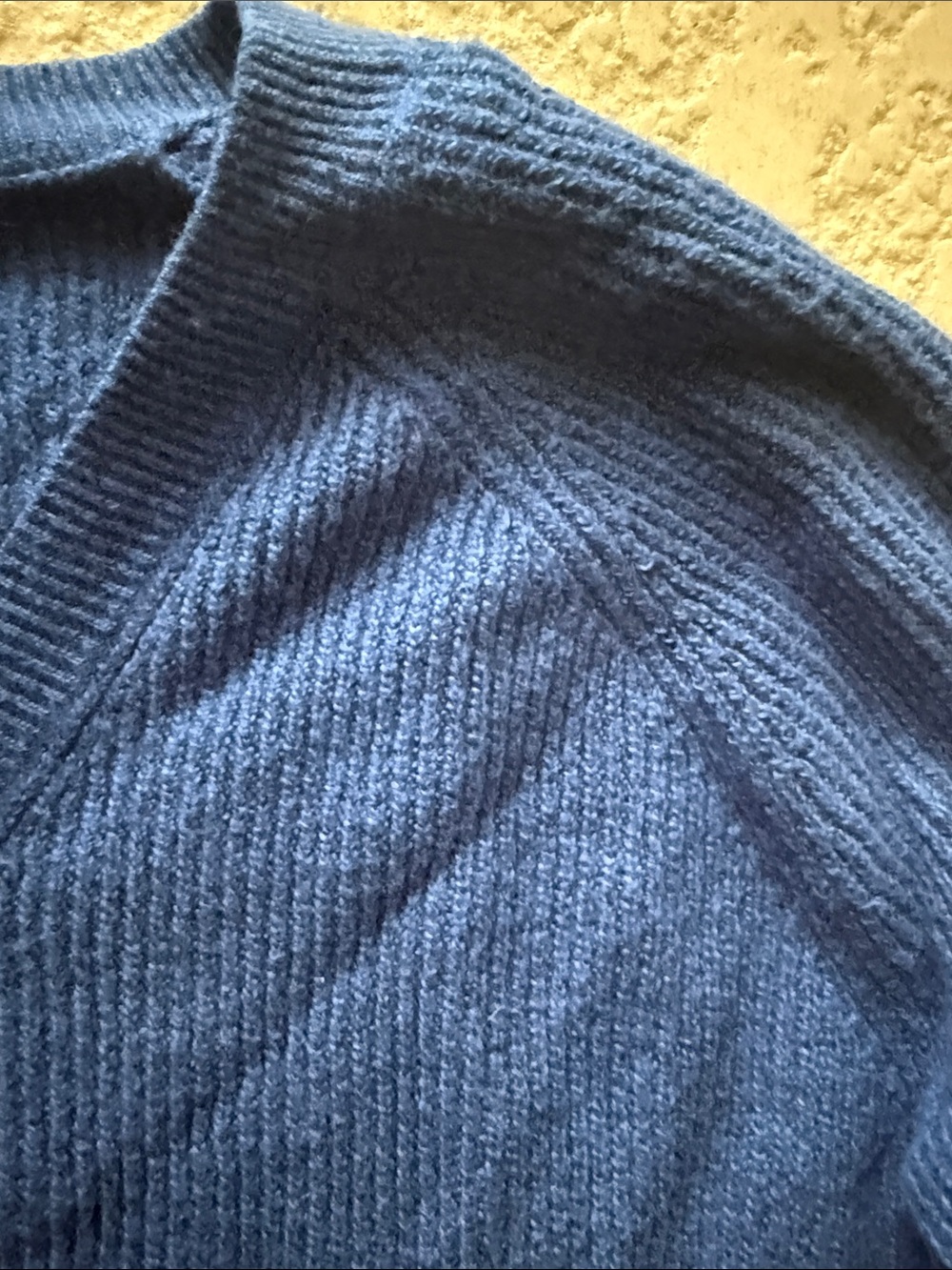 Old Navy Men's V-Neck Sweater in Royal Blue - Picture 3 of 6